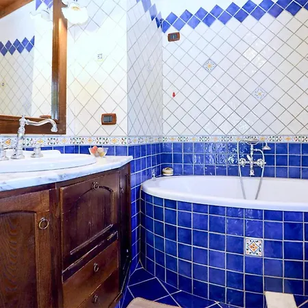 Hébergement de vacances Amazing In With Jacuzzi *